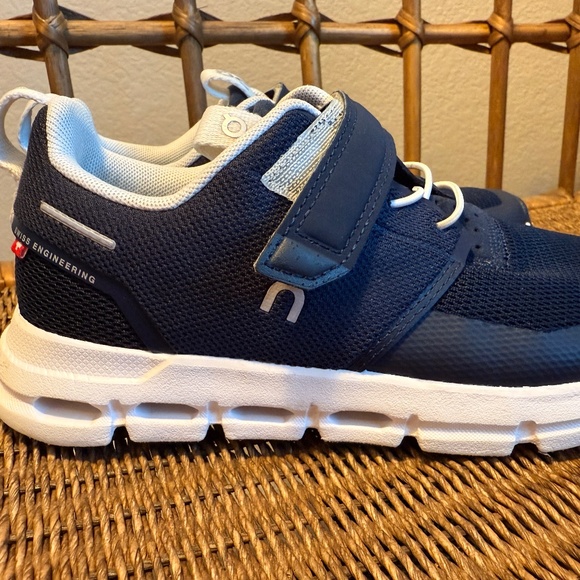 On Cloud Play Running Midnight/White 3KD11430692 KIDS - 1Y - Picture 1 of 7